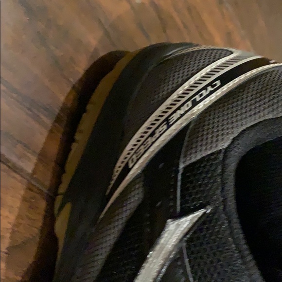 Volleyball shoes - Picture 2 of 3